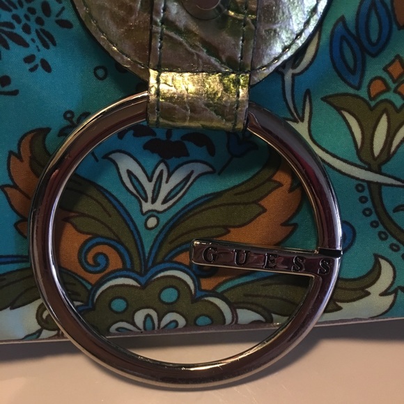 Small GUESS Hand-bag - Picture 2 of 4